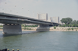 "Reichsbrücke" and the UNO center (1992)