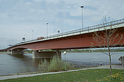 The bridge at the new water level 