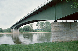 The bridge and its piers 