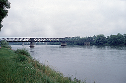 View of the bridge, in the background the "Fischerdorf" motorway bridge can be seen