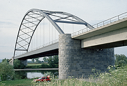 The arch bridge over the river 