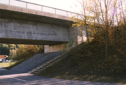 Abutment of dam bridge 